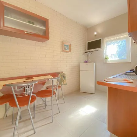 Romana 2 Stari Apartman *