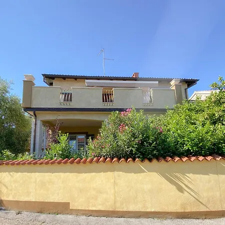 Romana 2 Stari Apartman *